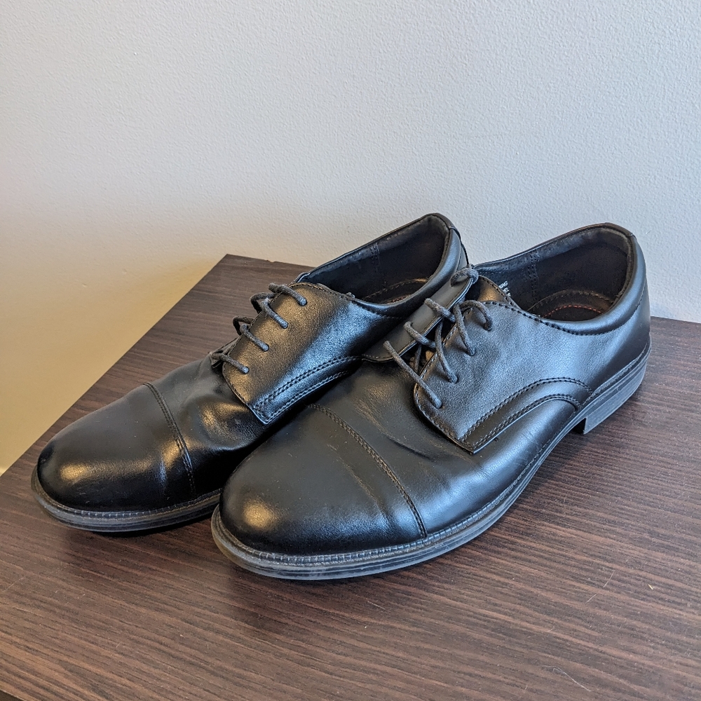 Black leather men's dress shoes